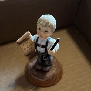 Vtg 2003 Berta Hummel Goebel BH44 “God Bless the USA” figurine